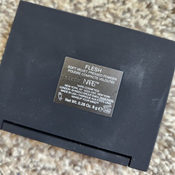 NARS: Soft Velvet Pressed Powder: Flesh *discontinued* - Picture 7 of 8
